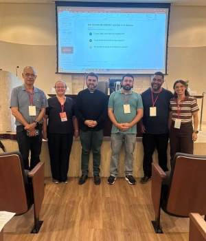 💙📚 A FAPAM presente em mais um momento de aprendizado e reflexão!  Representada pelo professor Geraldo Sérgio, a FAPAM participa hoje do Encontro Anual da Pastoral da Educação, promovido pela Diocese de Divinópolis.  Com o tema “Saúde Mental do Educador”, o encontro destaca a importância do cuidado, do acolhimento e do bem-estar de quem dedica sua vida à educação.  ✨ Porque cuidar de quem educa também é transformar vidas!  #FAPAM #PastoralDaEducação #SaúdeMental #Educação #DioceseDeDivinópolis