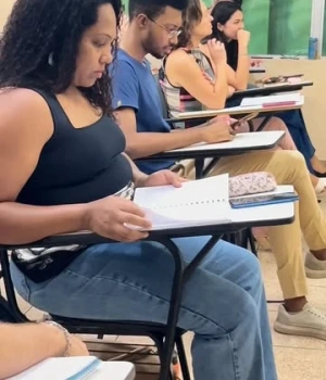 🎓✨ Tudo começa com uma escolha. E a sua pode transformar o seu futuro! A faculdade é o começo de novas experiências, amizades, descobertas e oportunidades.  💙 O Vestibular FAPAM 2027/1 chegou! 🚀 Dê o primeiro passo para realizar seus sonhos.  👉 Inscreva-se: fapam.edu.br/vestibular  #VestibularFAPAM #FAPAM #SeuFuturoComeçaAqui #VemPraFAPAM